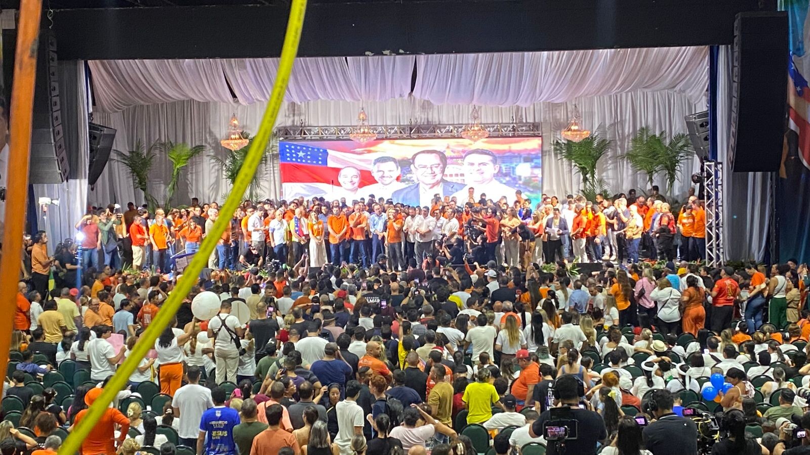 David Almeida reúne mais de 11 mil pessoas em ato que sacode a corrida eleitoral de 2026; veja vídeo