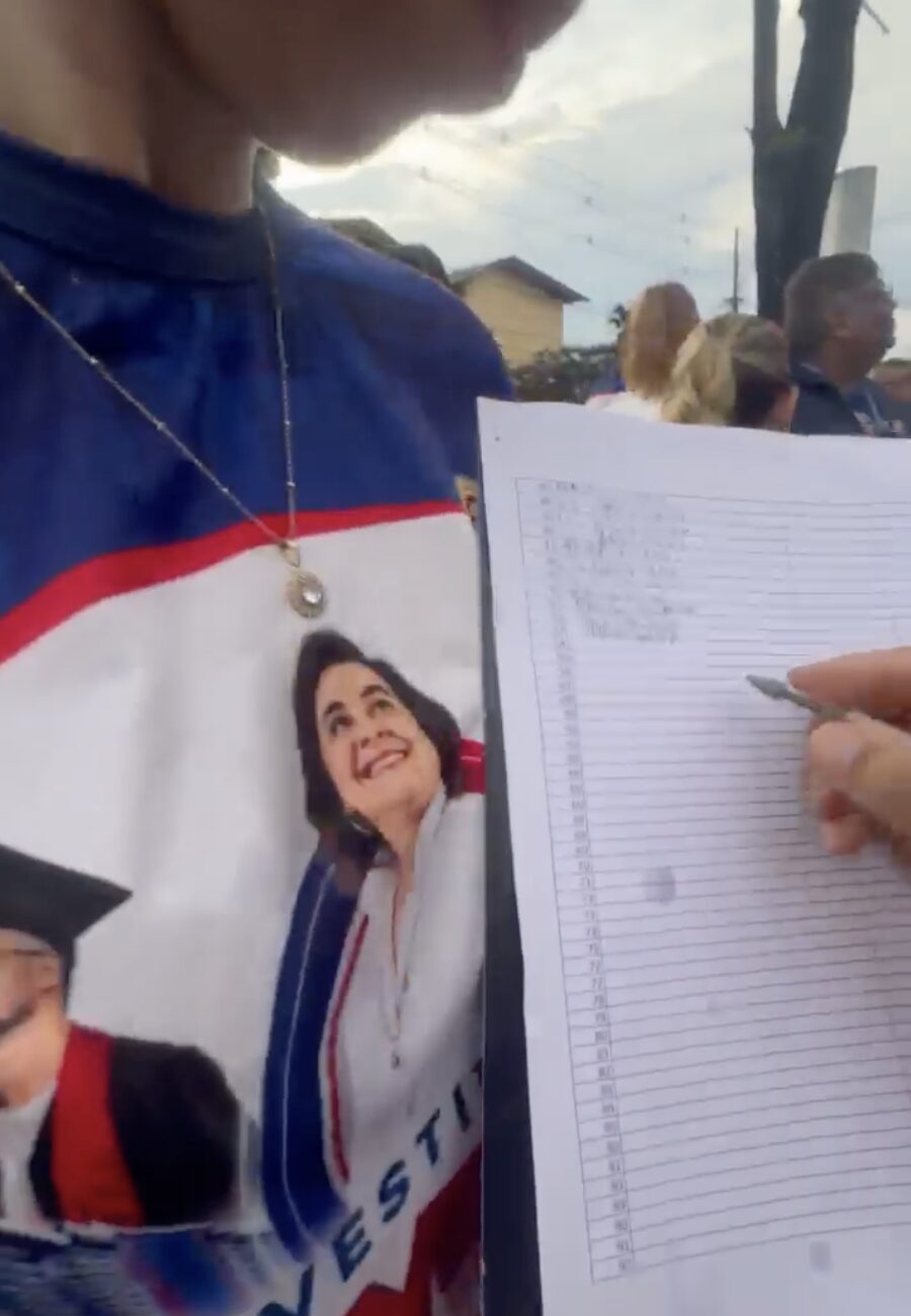 Enquanto fiéis buscavam bênçãos, grupo ligado a Maria do Carmo coletava dados em troca de água durante a Marcha para Jesus; veja vídeo