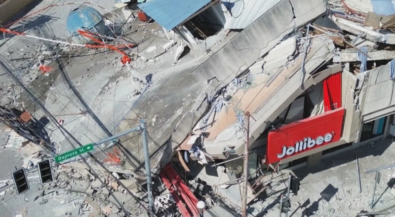 Desastre nas Filipinas: chega a 37 o número de mortos em terremoto de magnitude 7,8