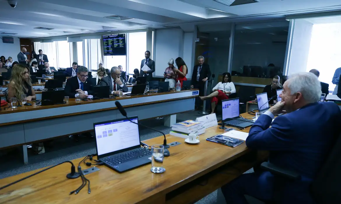 Semana decisiva: fim da escala 6×1 avança no senado