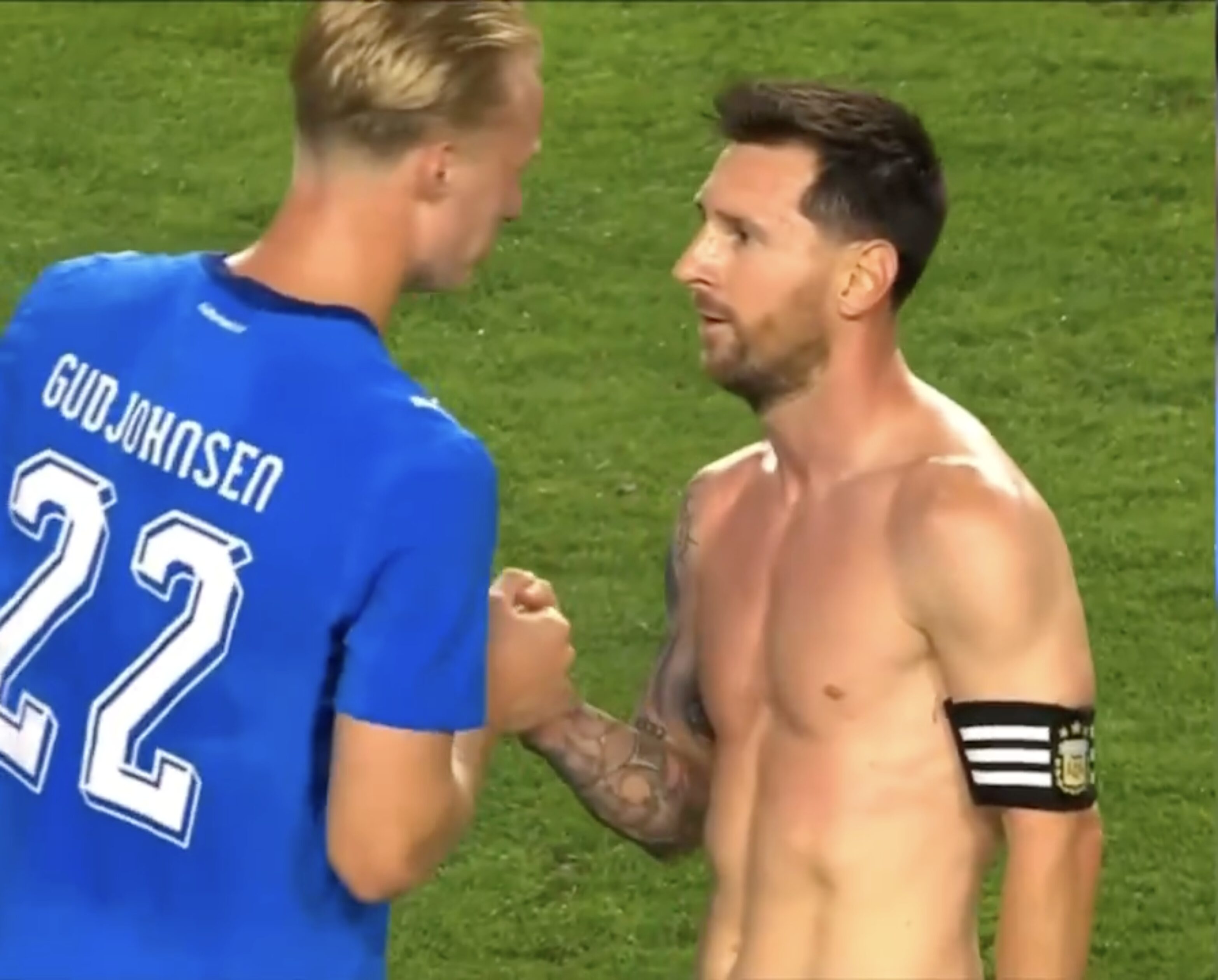 Jovem atacante surpreende Messi com revelação sobre seu pai e viraliza na web; veja vídeo