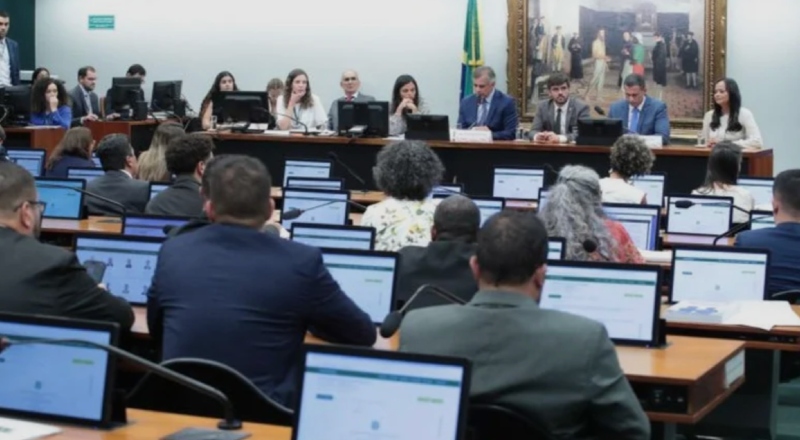CCJ da Câmara aprova PEC que reduz a maioridade penal de 18 para 16 anos
