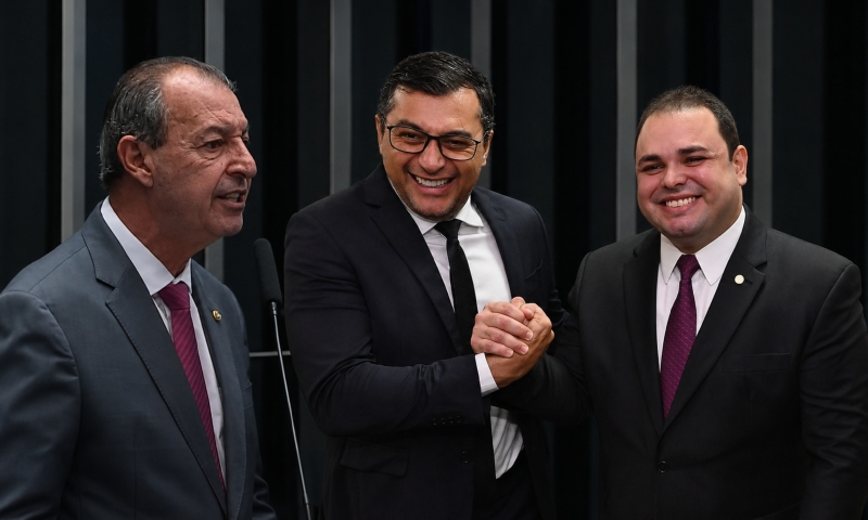 Omar afirma que Wilson Lima e Roberto Cidade são sócios, denuncia rombo nas contas do AM e pede investigação da PF