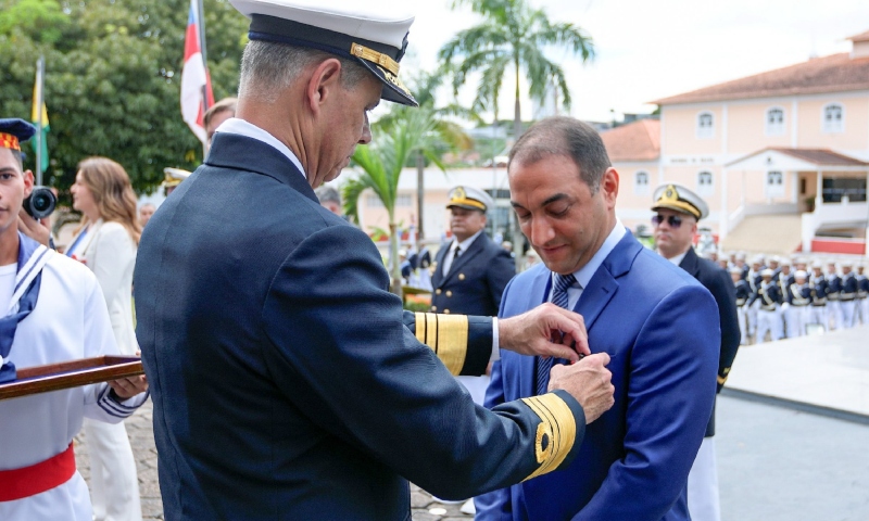 Fundador do Grupo Atem é homenageado pela Marinha do Brasil com a Ordem do Mérito Naval