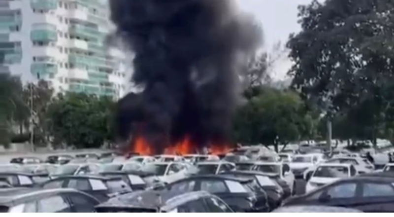 Cinco pessoas morrem após helicópteros despencarem e pegarem fogo; veja vídeo