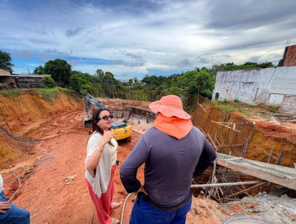 Prefeitura de Manacapuru intensifica obras de infraestrutura na zona urbana e rural