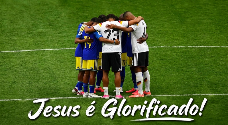 O episódio mais emocionante da Copa: jogadores de Curaçao oram com os alemães após derrota por 7 a 1; vídeo