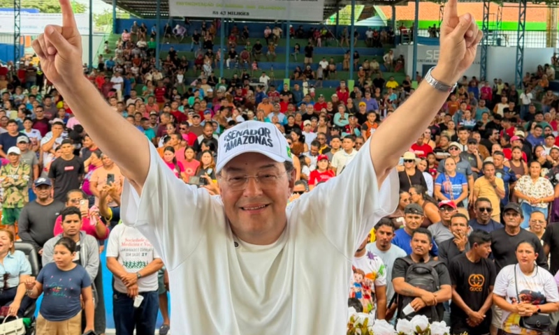 Eduardo Braga lidera caravana de entregas para saúde, assistência social, pavimentação e produção rural em sete municípios do Juruá