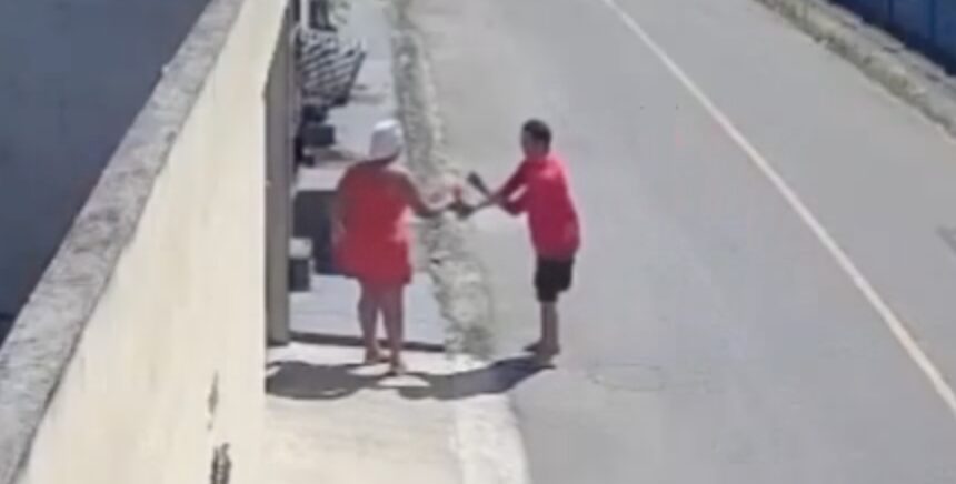 Alerta: homem finge pedir água e assalta moradora na frente dos filhos em Manaus; veja vídeo