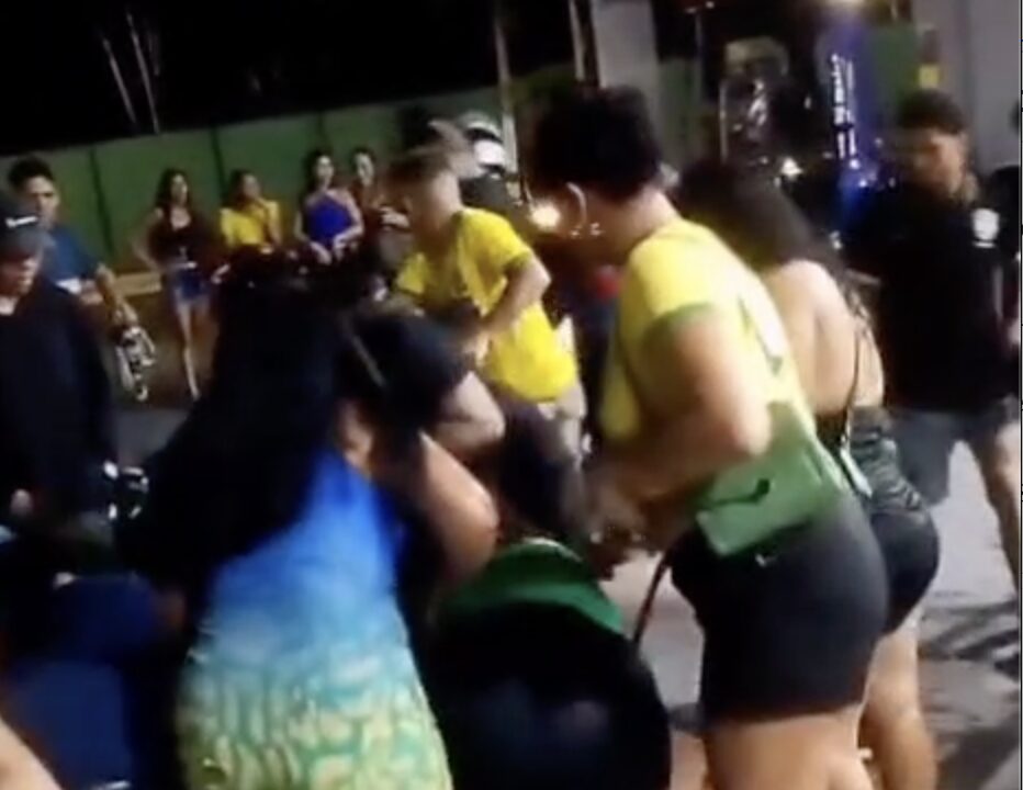 Nem VAR, nem juiz: confusão após jogo termina em campeonato de puxão de cabelo e murros em posto de combustíveis no AM; veja vídeo