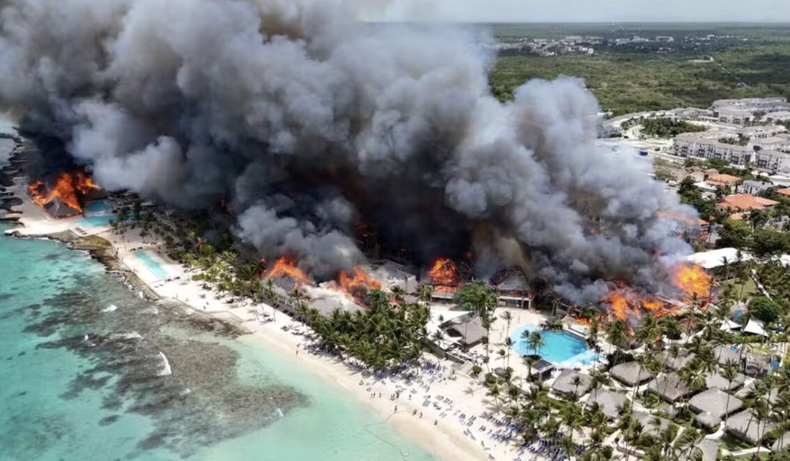 Incêndio destrói resort luxuoso na República Dominicana e deixa turista m0rta; veja imagem
