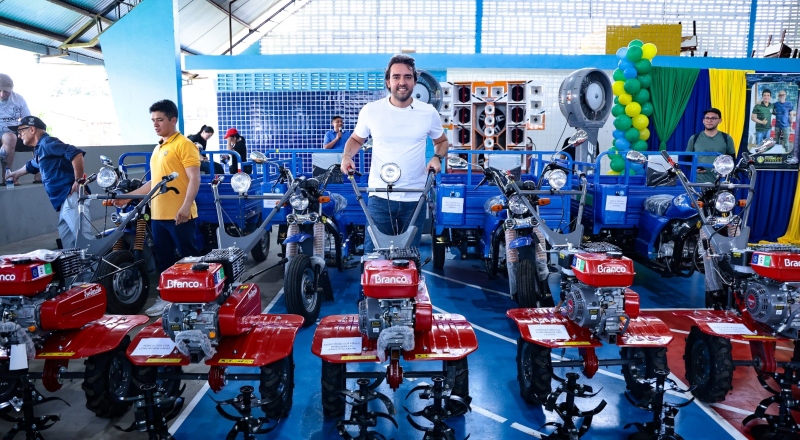 Thiago Abrahim entrega mais de R$ 500 mil em implementos agrícolas para fortalecer produção rural de Urucará