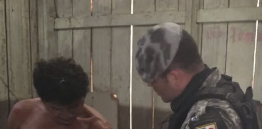 Rocam resgata homem torturado e impede execução do tribunal do crime no bairro Educandos; veja vídeo