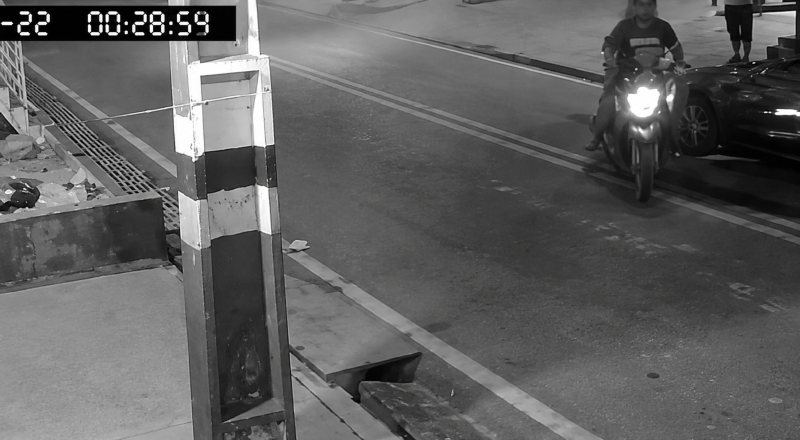 Duas pessoas ficam gravemente feridas após colisão entre motos; veja vídeo