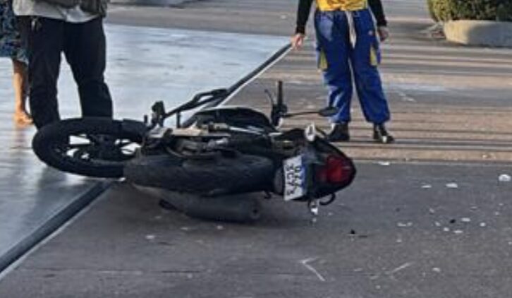Urgente: motociclista é arremessado após colisão violenta com carro na Avenida Mário Ypiranga; veja vídeo