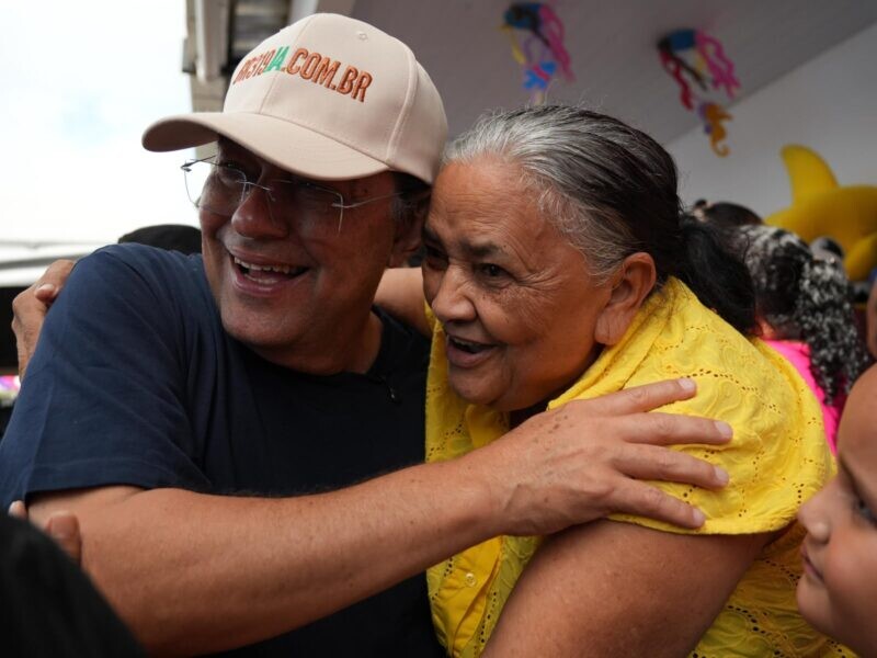 Eduardo Braga entrega escolas, obras sociais e pavimentação no Careiro Castanho
