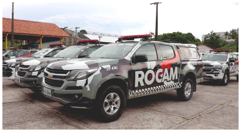 Grave acidente entre viatura da Rocam e carro deixa feridos; veja vídeo