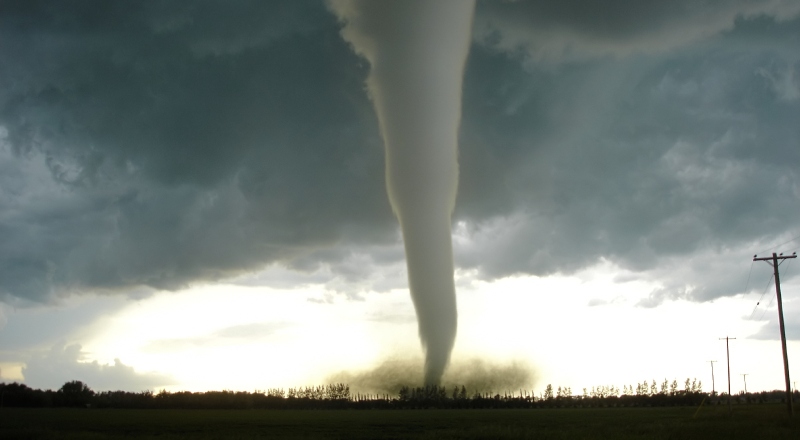Cenário de guerra: tornado destrói casas nos EUA e deixa rastro de devastação; veja vídeo