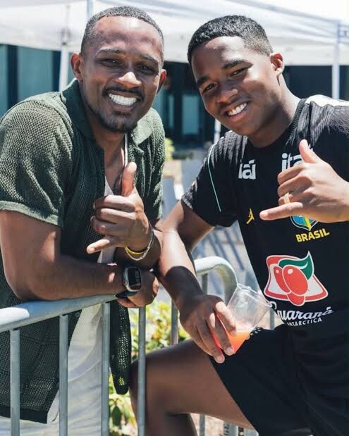 O abraço que conforta: Pai de Endrick envia mensagem forte ao filho após eliminação na Copa