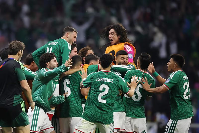 México vence o Equador e garante vaga nas oitavas da Copa do Mundo