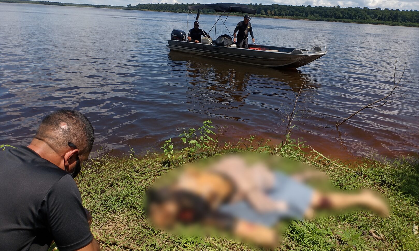 Corpo é encontrado boiando no Rio Negro; veja vídeo