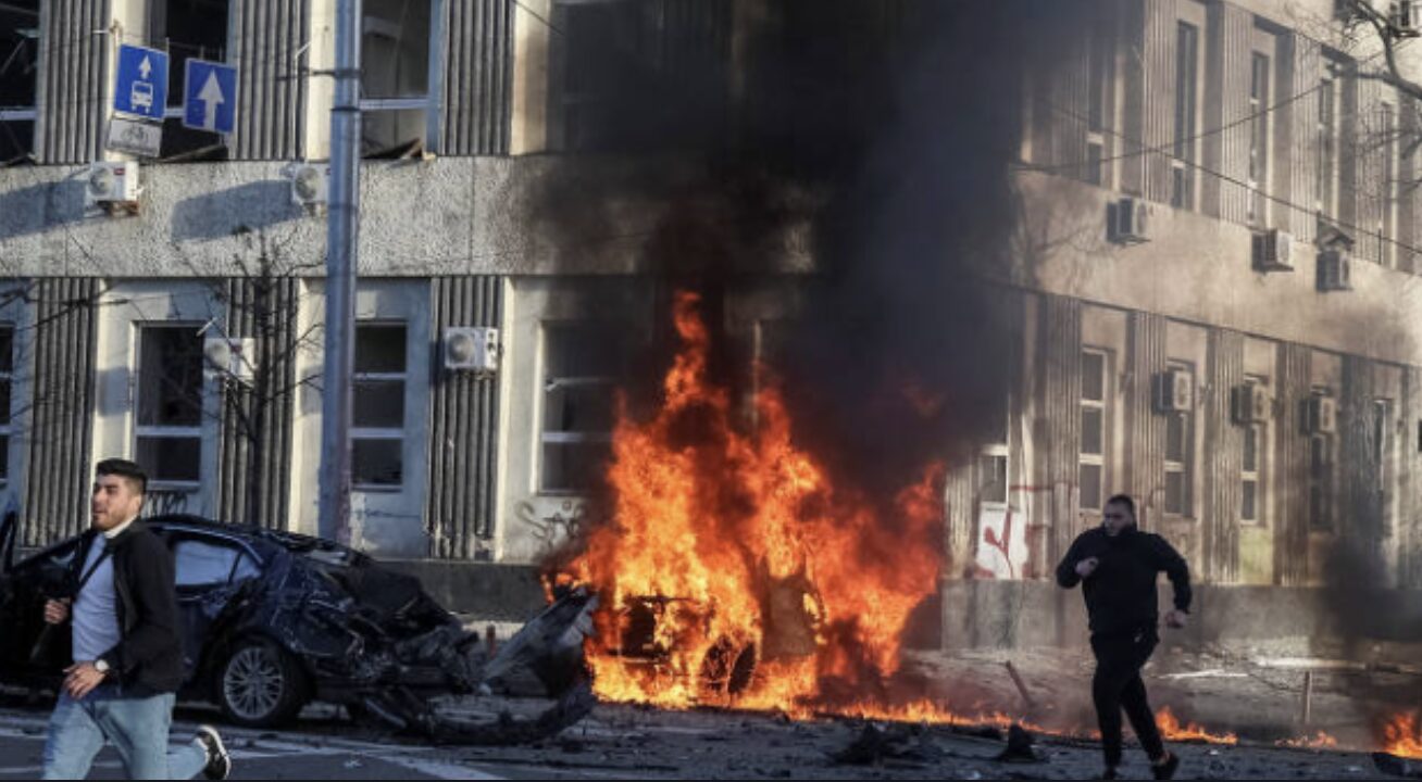 Kiev vive madrugada de terror após ofensiva russa que deixa ao menos 18 mortos; veja vídeo