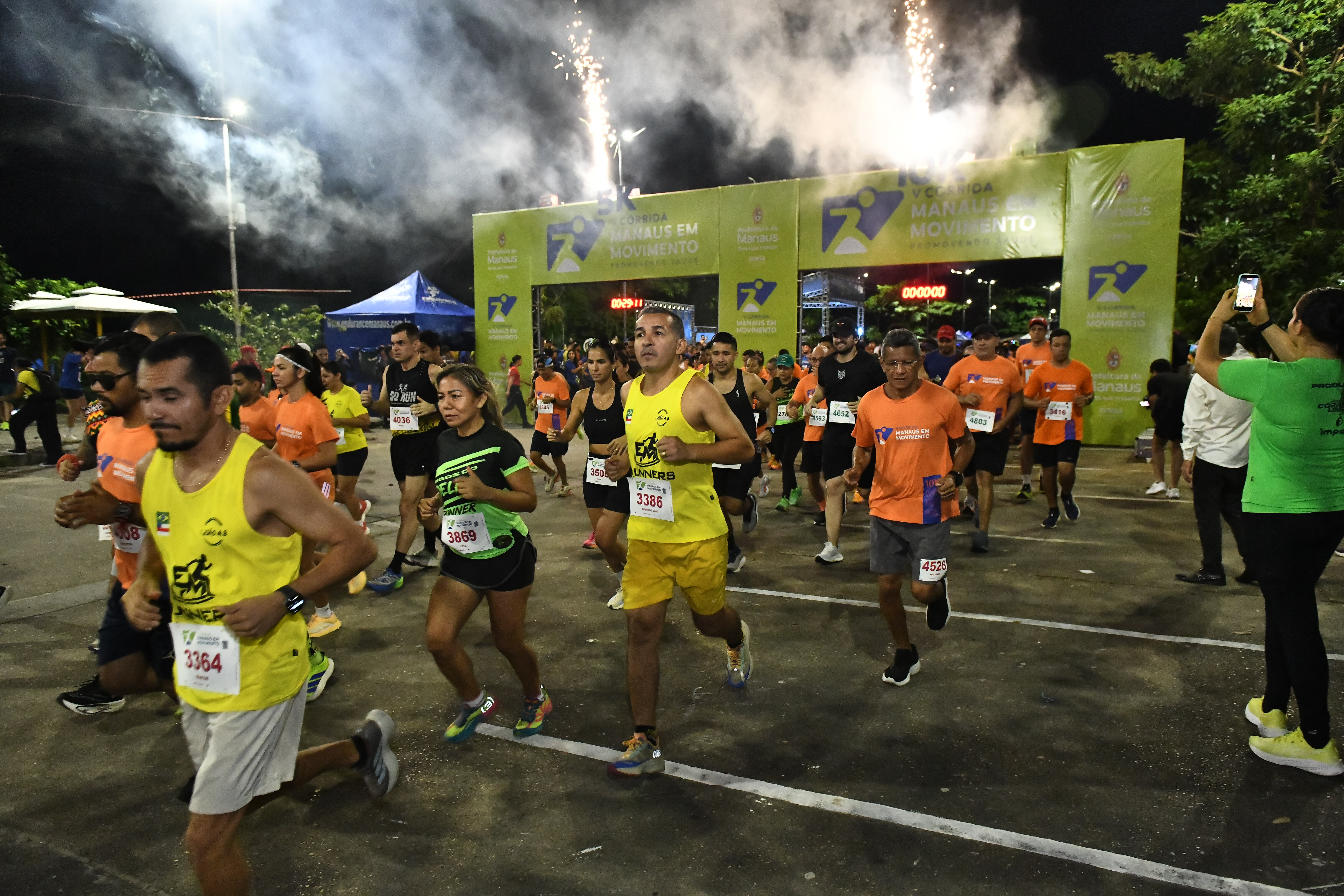 ‘Manaus em Movimento’ levou cerca de seis mil atletas e adeptos da corrida de rua à Ponta Negra neste domingo