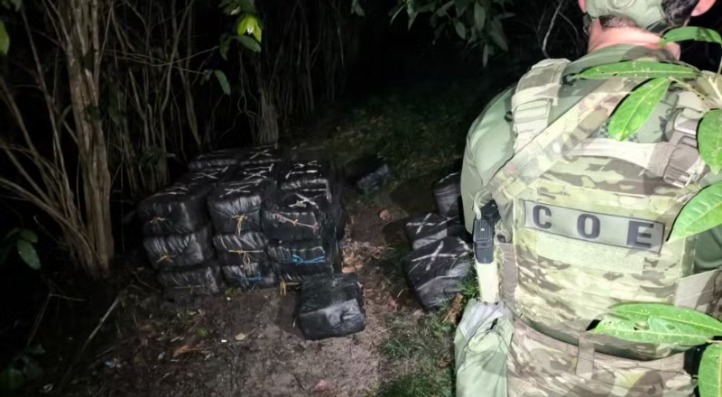 Polícia intercepta 3,4 toneladas de skunk na Zona Leste de Manaus; traficantes fogem