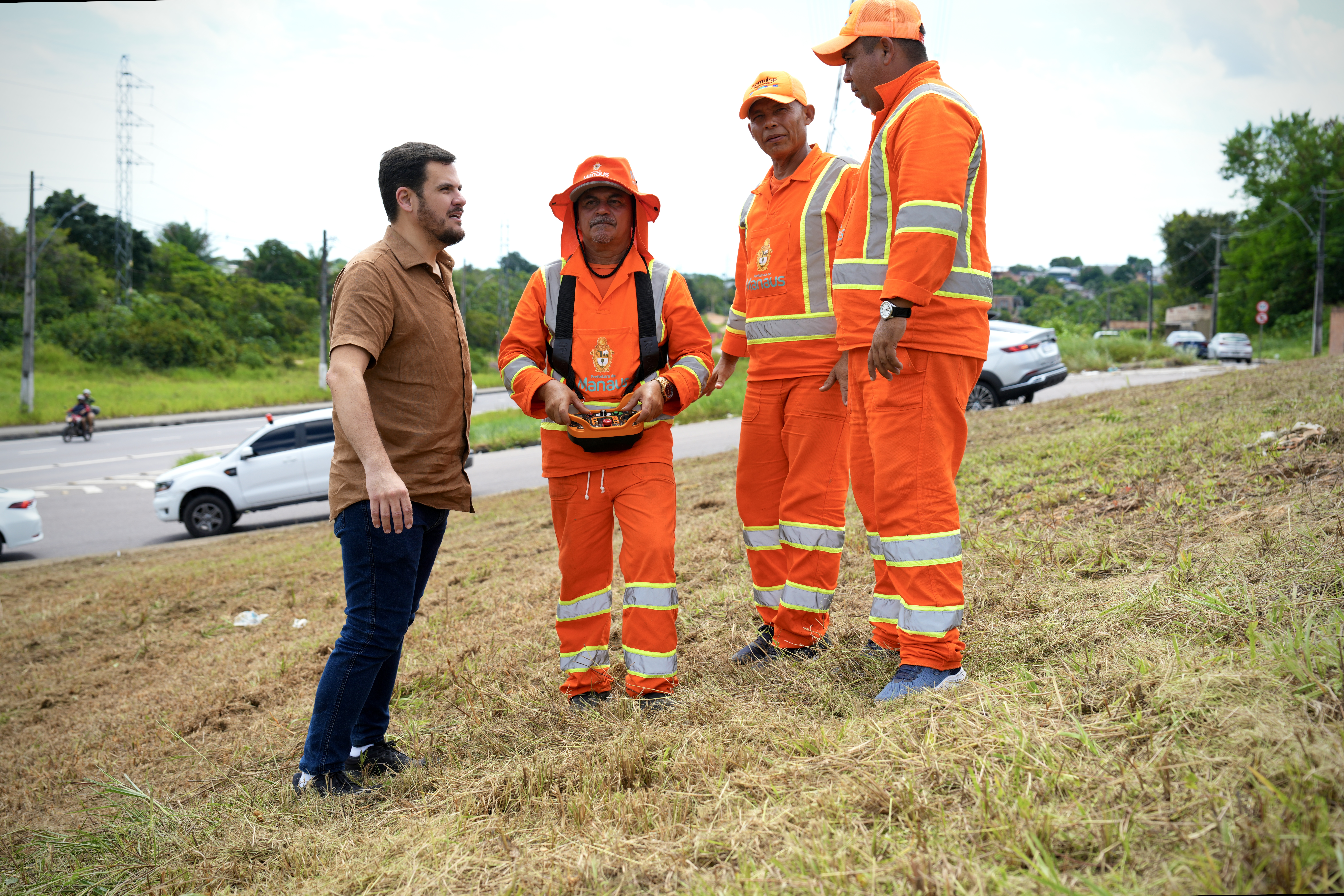 Prefeito Renato Junior vistoria serviços de limpeza com nova tecnologia na zona Norte de Manaus