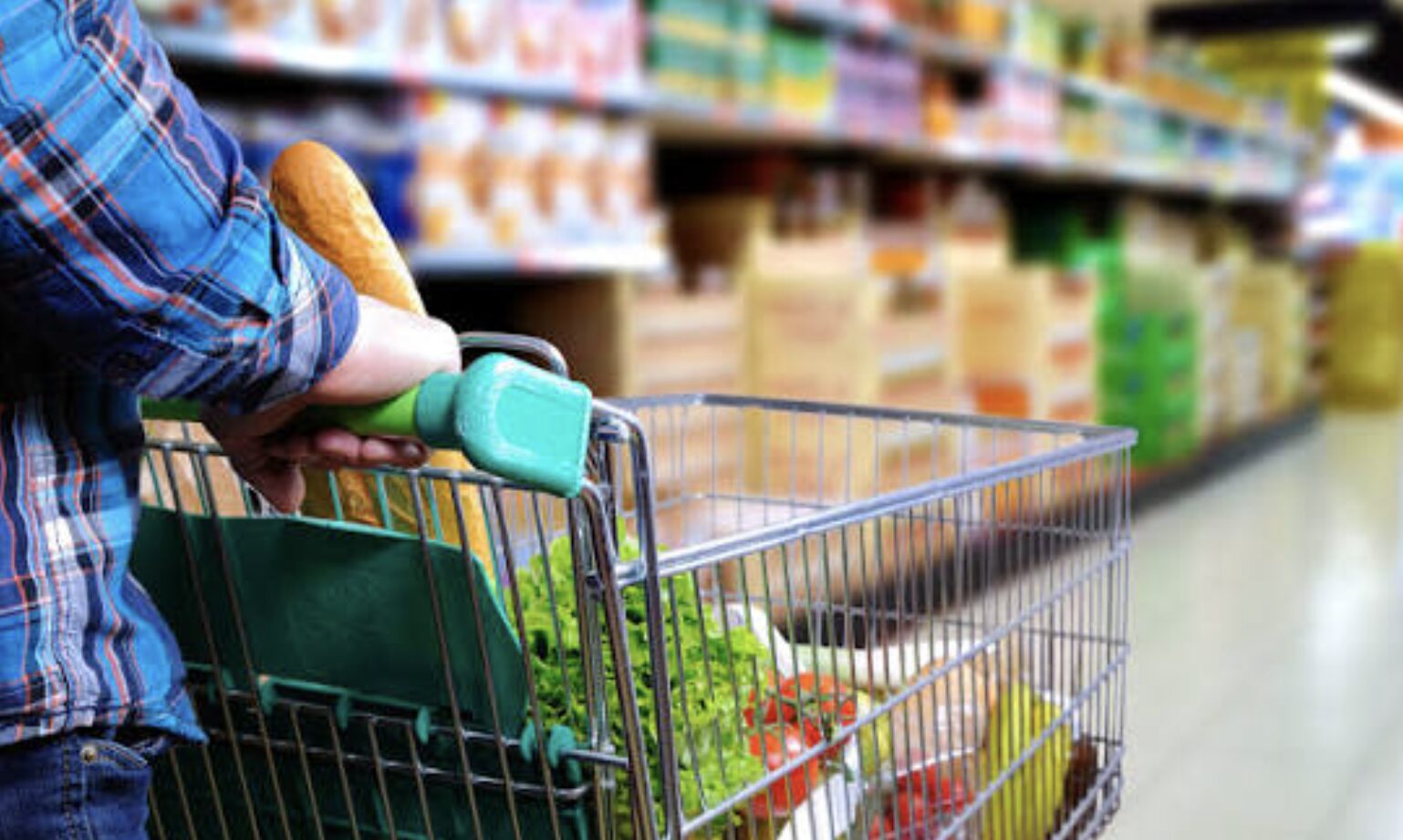 Alívio no supermercado: preço dos alimentos despenca e inflação oficial desacelera para 0,16%