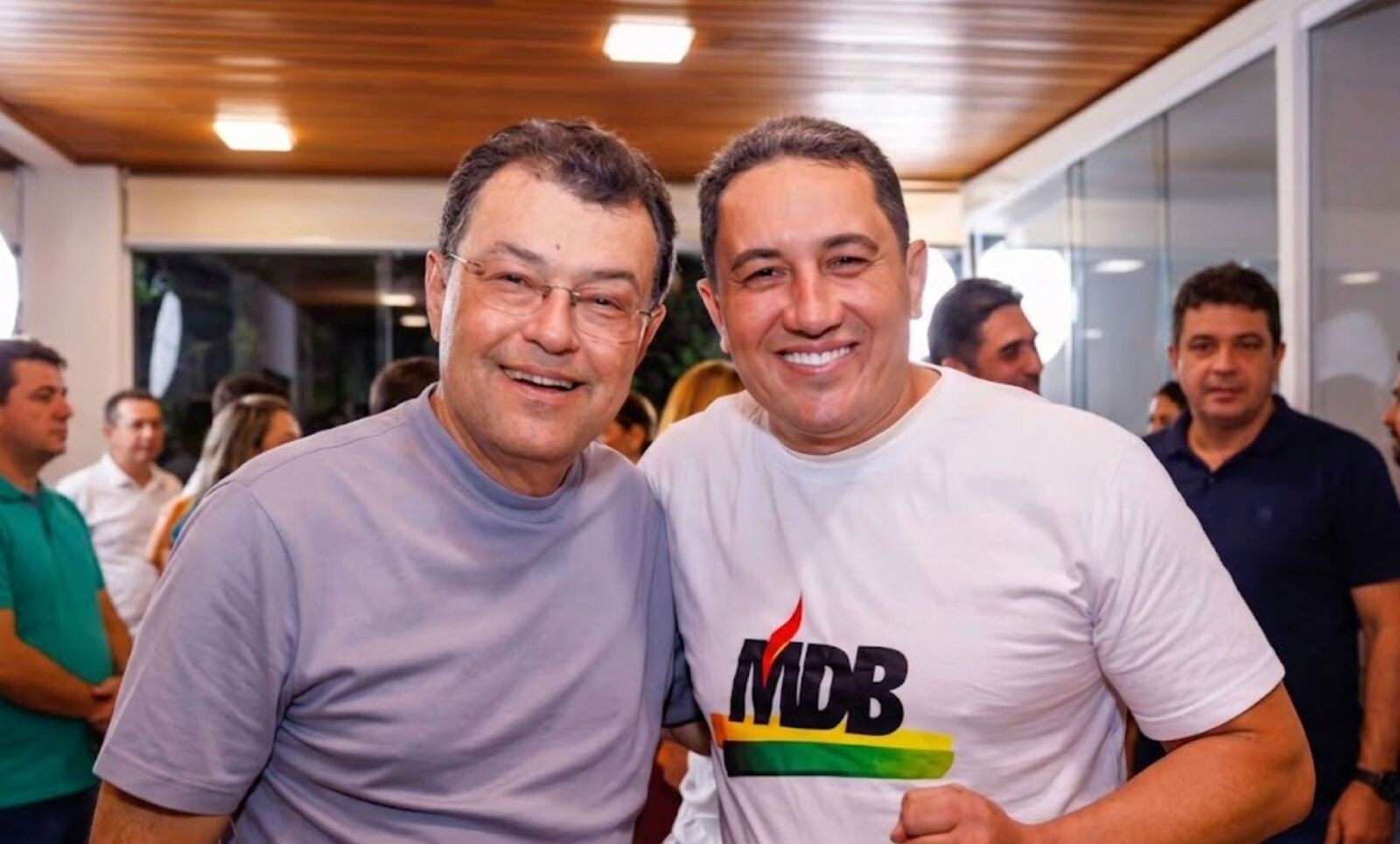 Simão Peixoto marca presença em encontro do MDB e oficializa convite a Eduardo Braga para evento de pré-candidatura