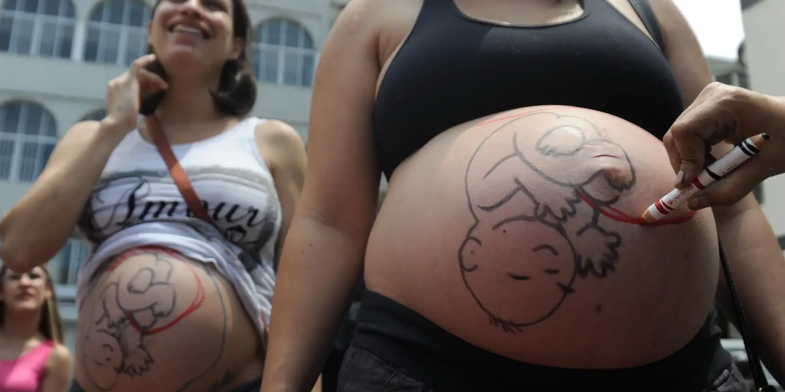 Violência obstétrica e conveniência: as forças estruturais que barram o parto normal