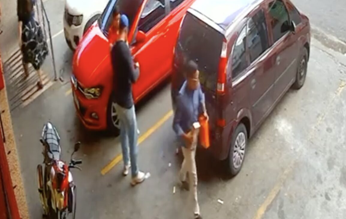 Saiba quem são os criminosos flagrados por câmeras durante assalto no bairro Santa Etelvina; veja vídeo