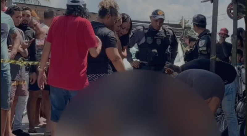Familiares de vítima de acidente de trânsito no Jorge Teixeira se desesperam ao ver ente querido morto; veja vídeos