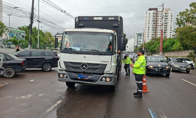 Prefeitura de Manaus realiza estudo para ampliação da Zona Máxima de Restrição para veículos de grande porte em horário de pico