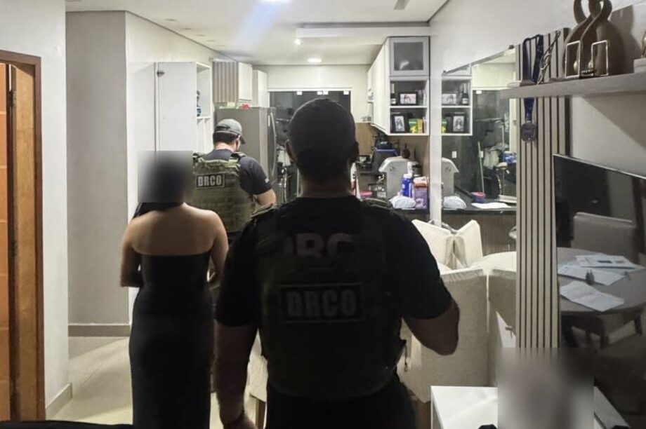 Veja momento que policial militar é preso durante operação que investiga sequestro e “tribunal do crime” em Manaus