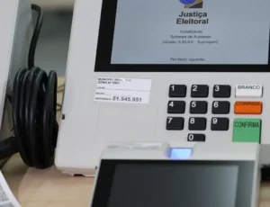 Justiça Eleitoral afasta servidores com parentes candidatos eficazmente