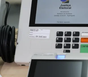 Justiça Eleitoral afasta servidores com parentes candidatos eficazmente
