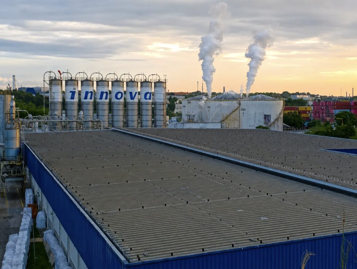 Multa de R$ 22 milhões e lacre: Prefeitura interdita parcialmente fábrica da Innova no Distrito Industrial