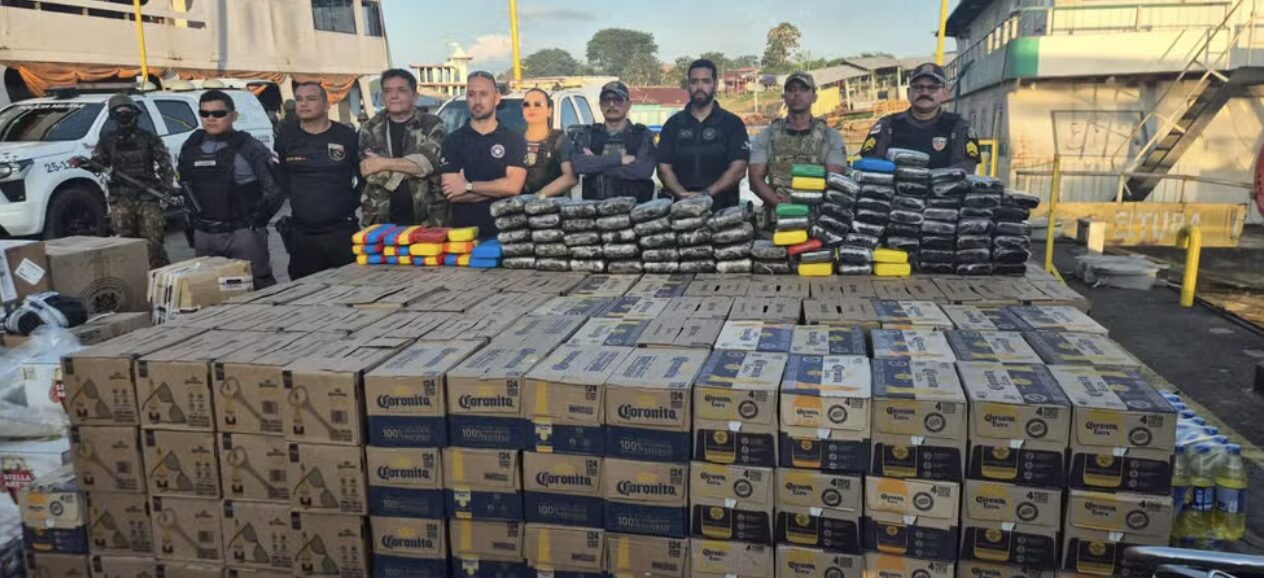 Esconderijo criativo, fim igual: Polícia intercepta barco com mais de 110 kg de drogas escondidos em pneus e sofás no interior do AM