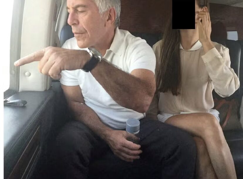 Queima de arquivo: Acusado de aliciar vítimas para Jeffrey Epstein morre em presídio francês