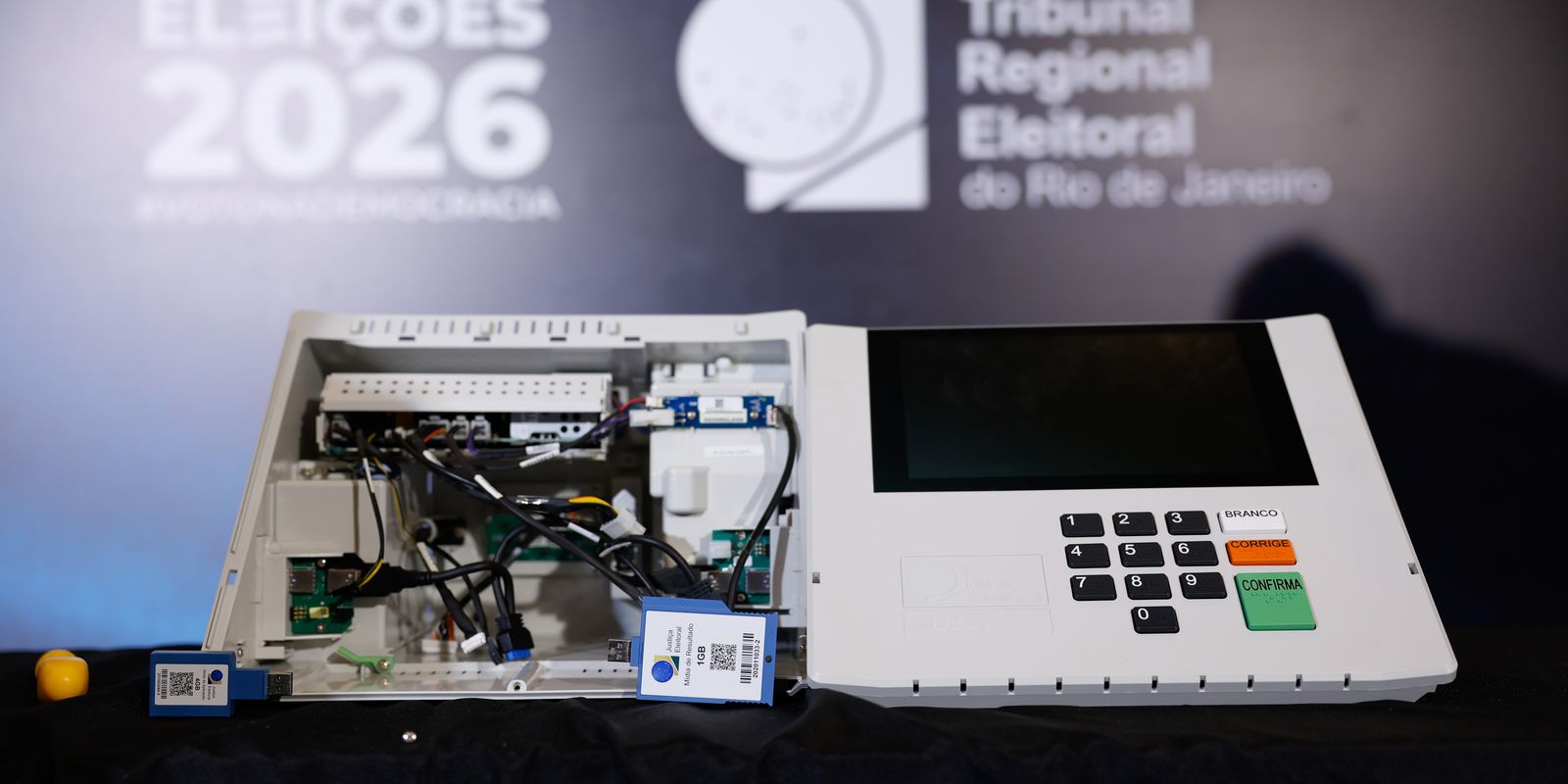 Urna eletrônica é aberta em transmissão ao vivo: veja como funciona