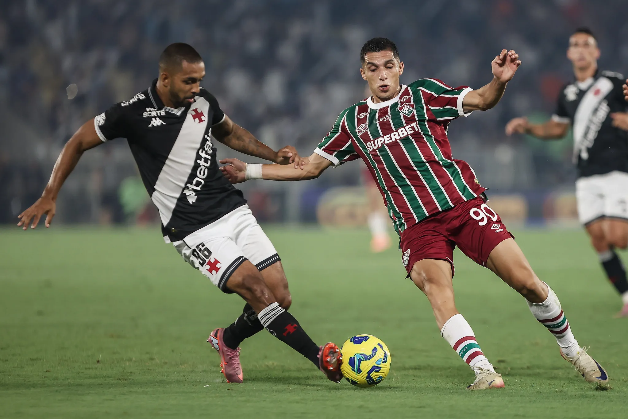 Vasco vence o Fluminense por 3 a 1 e mantém hegemonia em confrontos de mata-mata