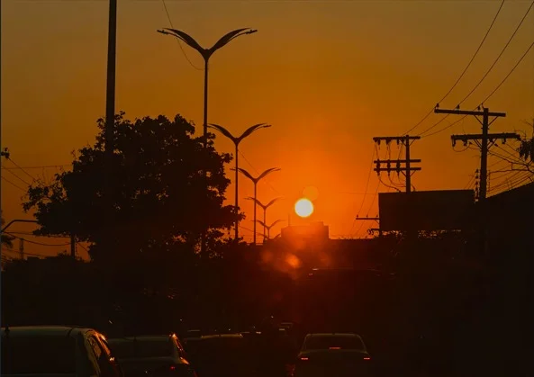 Sol forte toma conta de Manaus e calor chega aos 34°C nesta terça-feira