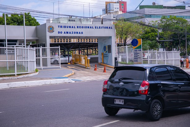 Carros de aplicativo não podem exibir propaganda eleitoral, alerta TRE-AM
