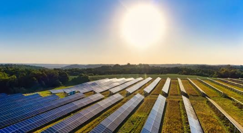 Energia solar atinge 3 terawatts em tempo recorde com avanço de nações emergentes
