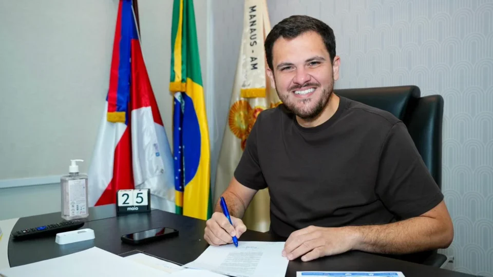Após novo calote de Roberto Cidade, prefeito Renato Júnior assume pagamento e greve dos rodoviários é suspensa; veja o vídeo