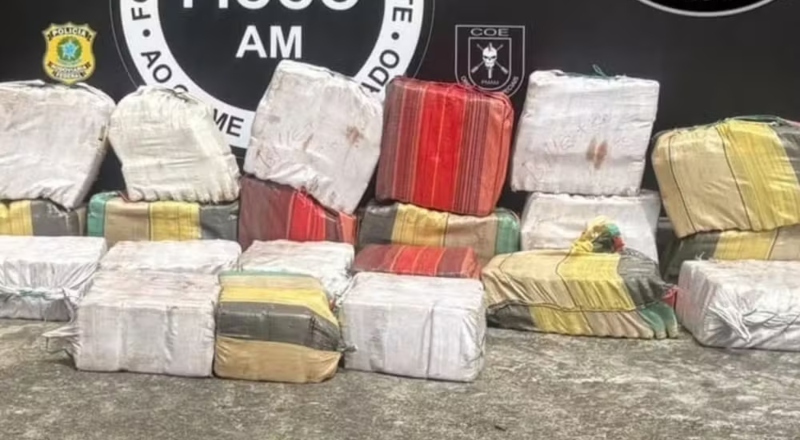 Dois homens são presos com 666 kg de skunk em embarcação no Rio Negro
