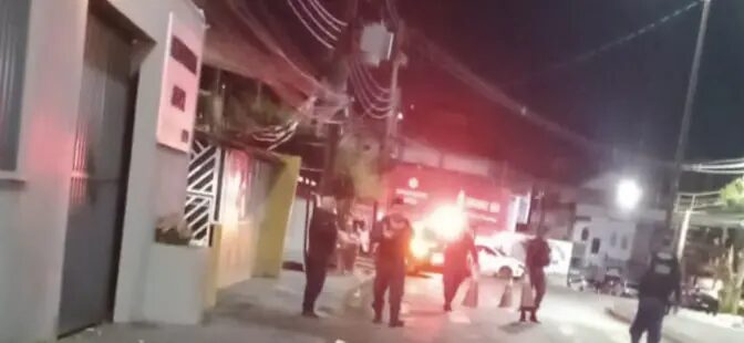 Motociclista m0rre após bater contra muro de condomínio no bairro Adrianópolis; veja imagem