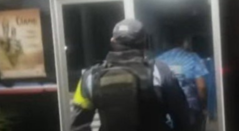 Tensão no interior: Polícia invade imóvel, salva idosa e rende suspeito após momentos de terror